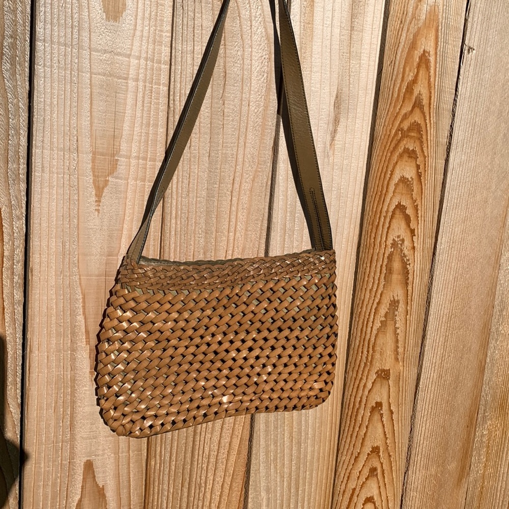 Tan weaved FOSSIL shoulder bag